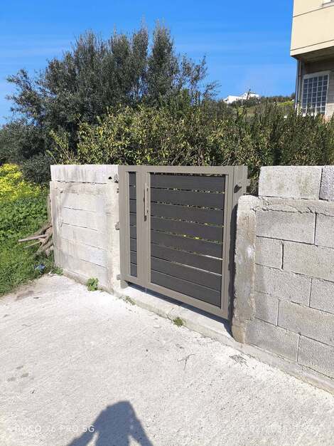 Μεταλλική πόρτα αυλής
