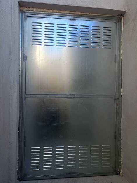 Μεταλλική πόρτα γαλβανιζέ