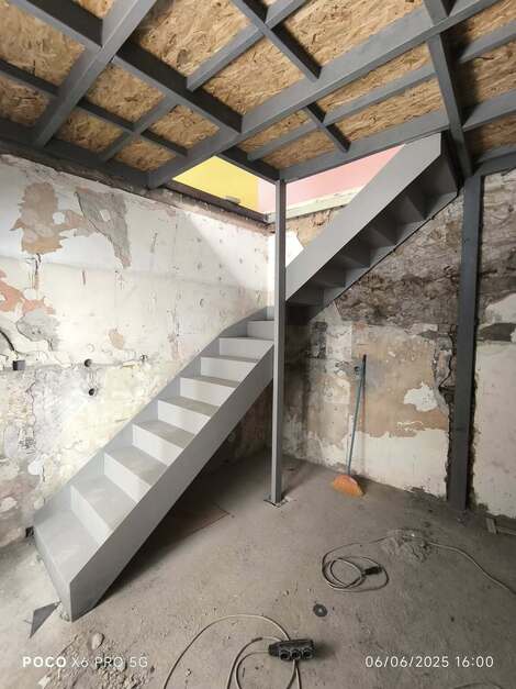 Κατασκευή μεταλλικής σκάλας