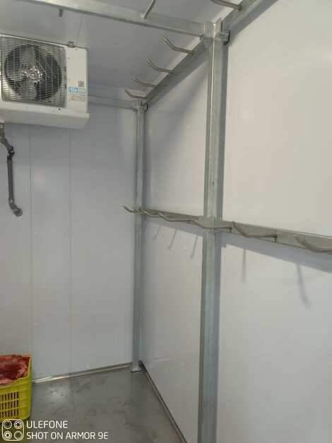 Ειδική μεταλλική κατασκευή για κρεοπωλείο