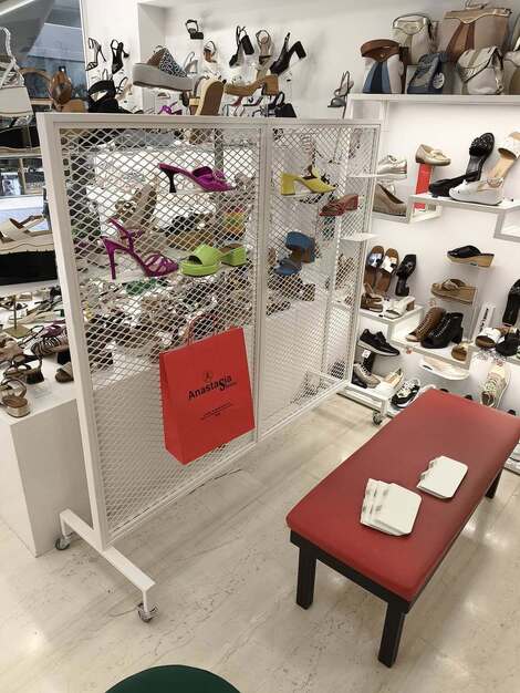 Ραφιέρα για κατάστημα παπουτσιών