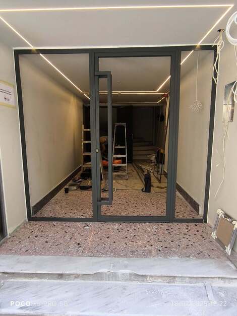 Μεταλλική κατασκευή πόρτας