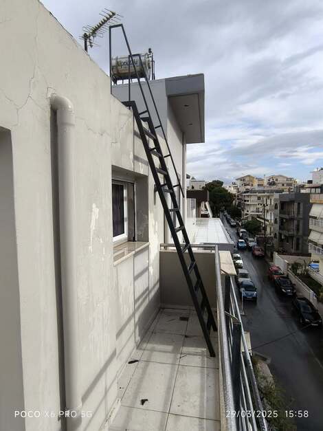 Μεταλλική βάση για αντλίες θερμότητας καί μεταλλική σκάλα