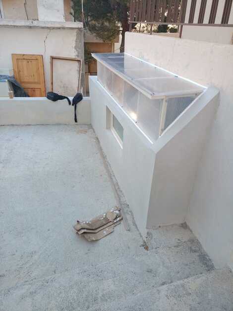 Σκέπαστρο Φωταγωγός καί παραθυράκι ανοιγόμενο