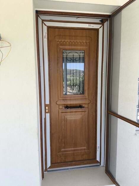 Συνθετικά ενεργειακά κουφώματα σέ χρώμα ξύλου