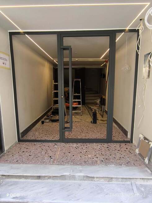 Μεταλλική κατασκευή πόρτας