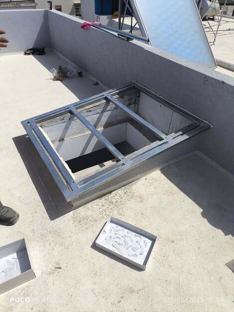 Κατασκευή πλαισίου για τοποθέτηση τζαμιού σε αίθριο ταράτσας