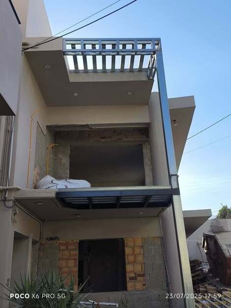 Προέκταση μπαλκονιού καί σκίαστρο