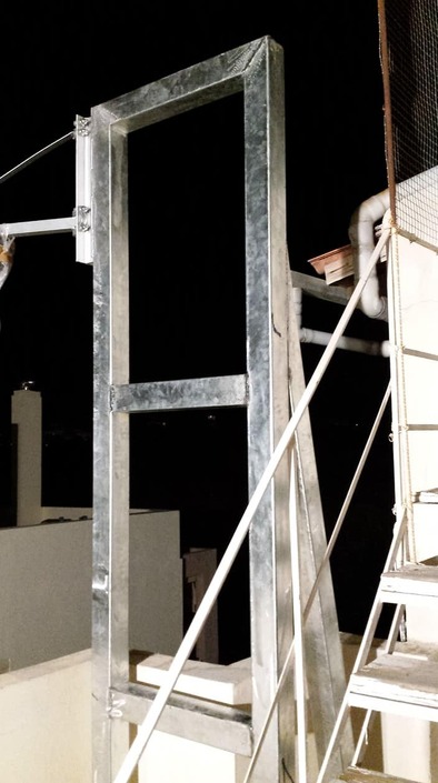 Ειδική μεταλλική βάση για παλάγκο, προσαρμοσμένη στην ταράτσα
