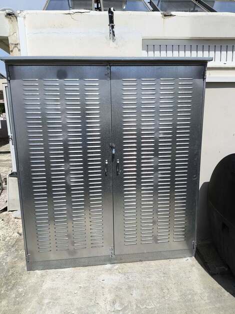 Δίφυλλη γαλβανιζέ μεταλλική ντουλάπα